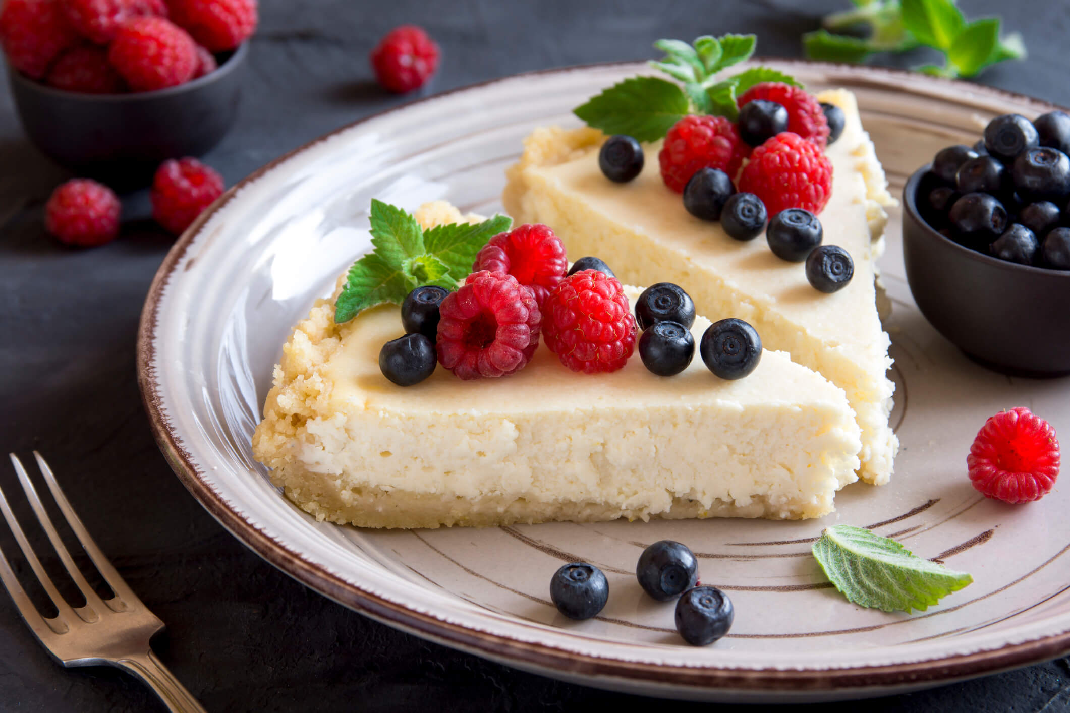 low carb cheesecake with berries